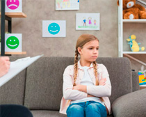 Bilim temelli değerlendirme ve tedavi süreçleriyle çocukların yanında oluyoruz.